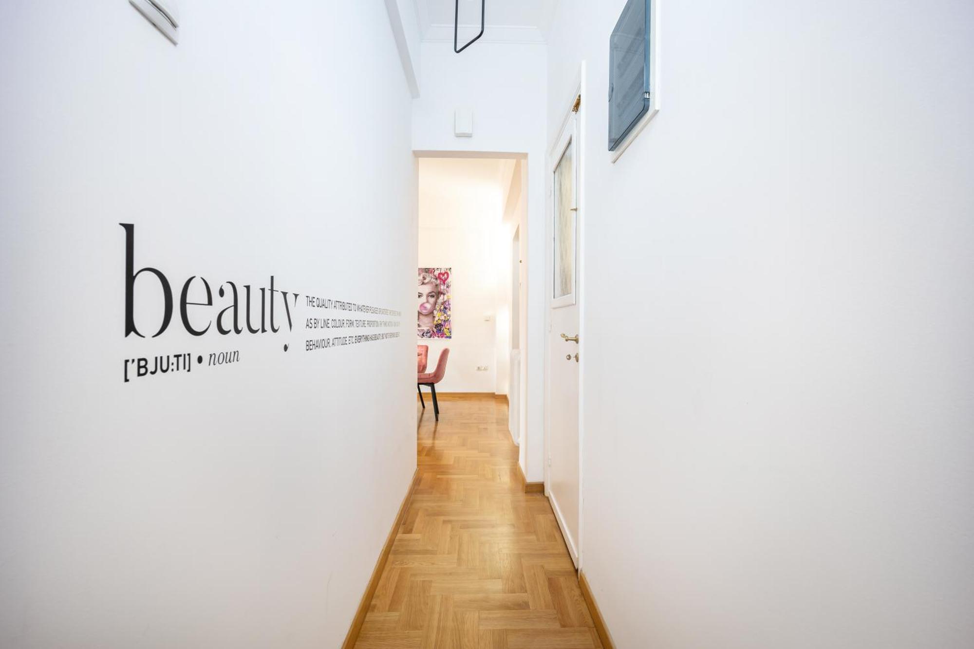 Royal Embassy Apartment *